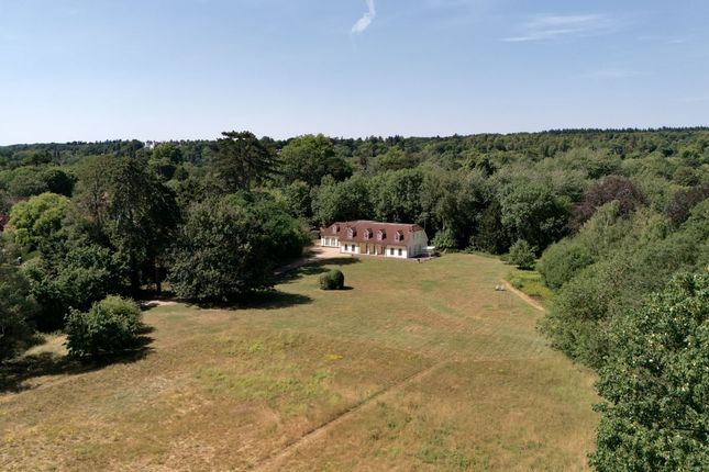 7 bed property, in High Street, £3,300,000