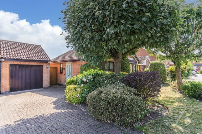 2 bed property, in Sycamore Close, £200,000