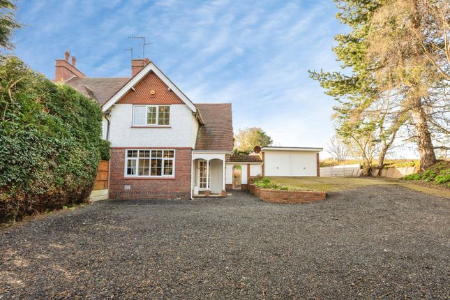 3 bed property, in Wolverhampton Road, £325,000