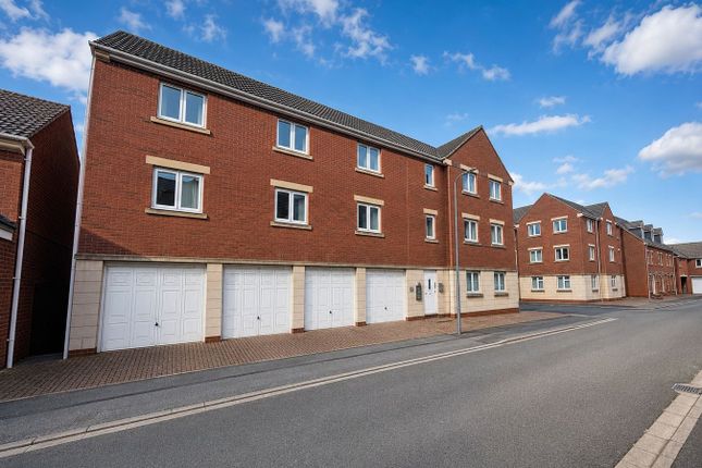 2 bed property, in Macfarlane Chase, £149,950