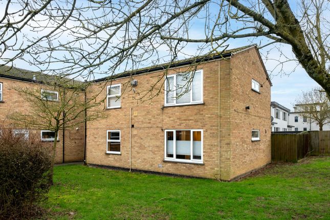 2 bed property, in Gilbert Close, £290,000