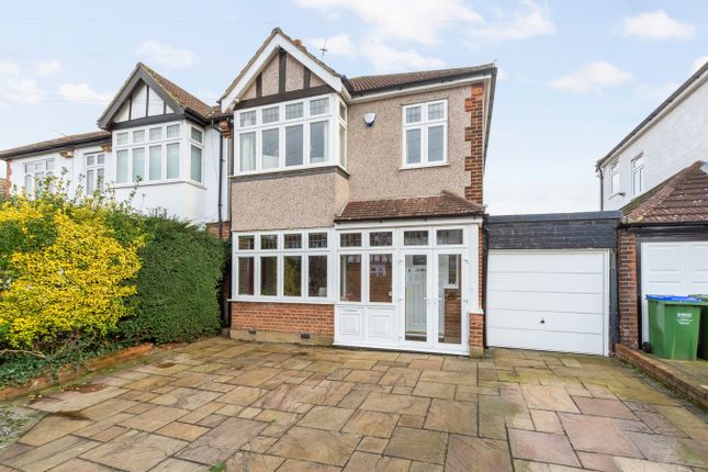 3 bed property, in St Johns Road, £595,000