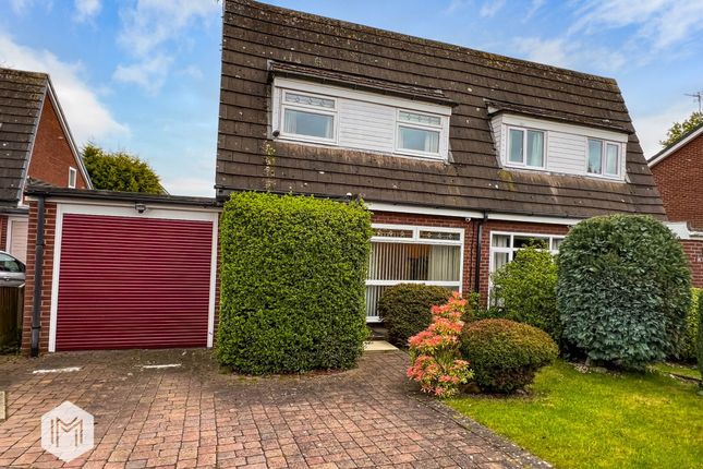2 bed property, in Sheerwater Close, £250,000