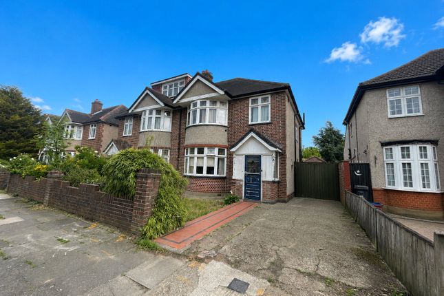 3 bed property, in Bassett Gardens, £799,950