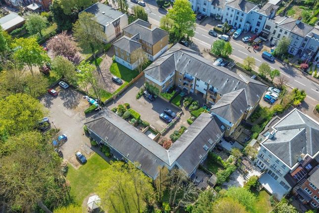 2 bed property, in Nightingale Court, £249,950
