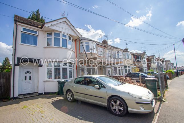 3 bed property, in Grangemouth Road, £215,000