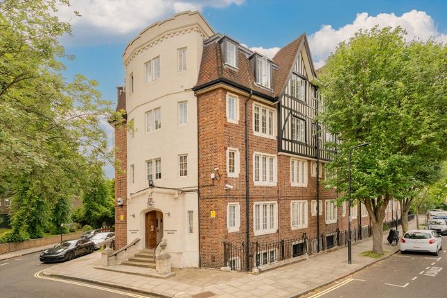 1 bed property, in Mortimer Crescent, £310,000