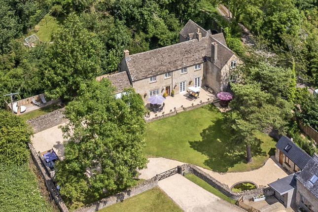 3 bed property, in Tetbury Road, £800,000