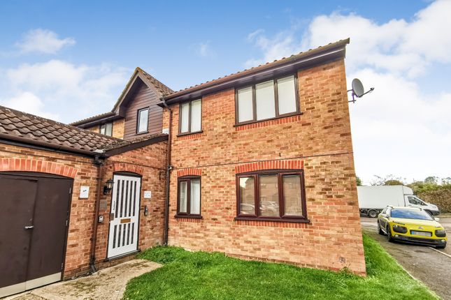 1 bed property, in Godwin Close, £105,000