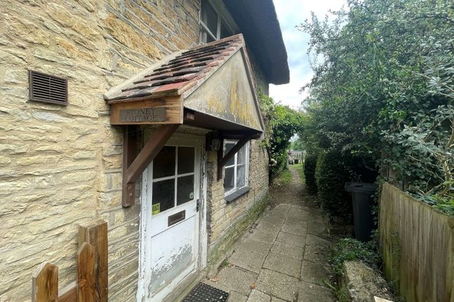 2 bed property, in Stoney Cottage, £120,000