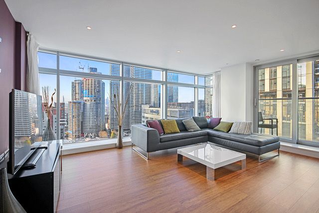 3 bed property, in Canary Wharf, £699,000