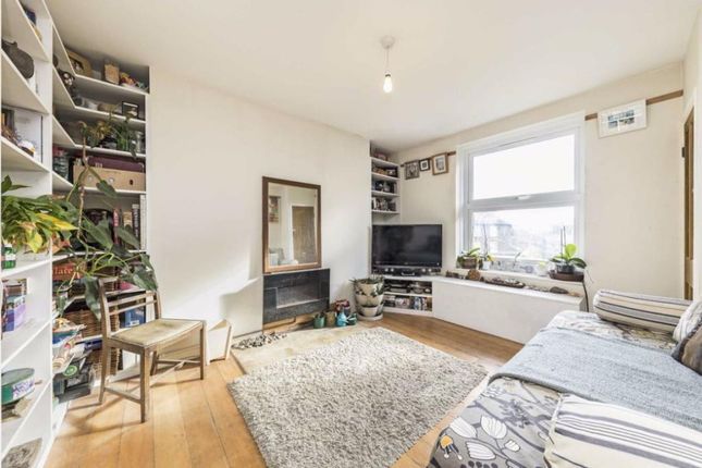 2 bed property, in Bath Terrace, £370,000