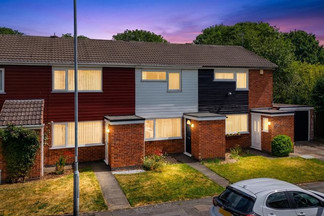 2 bed property, in Heathcote Drive, £190,000