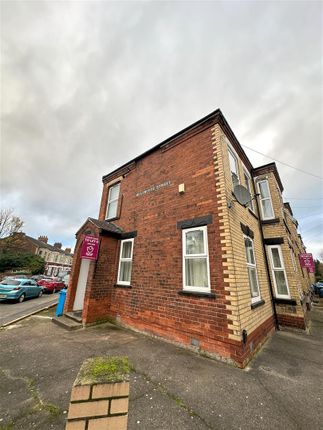 5 bed property, in Beresford Avenue, £200,000