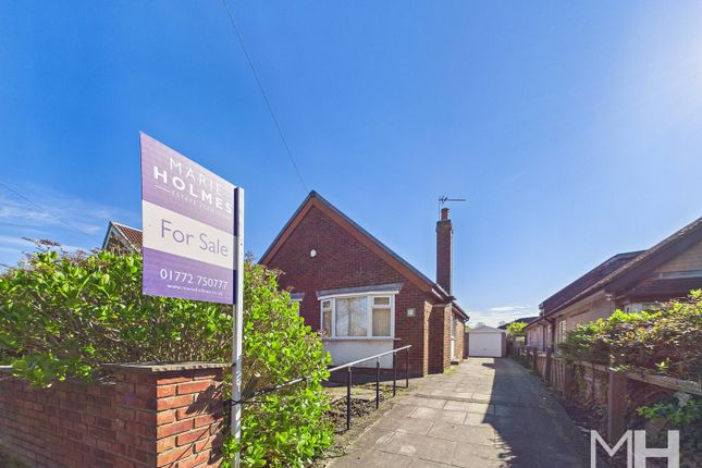 2 bed property, in Pedders Lane, £275,000