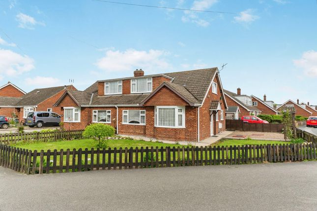 3 bed property, in Wood Lane, £265,000