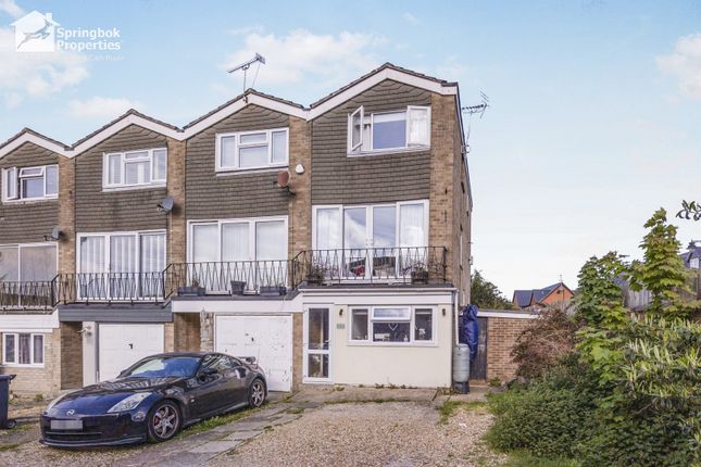 4 bed property, in Purbrook Gardens, £295,000