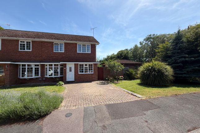 3 bed property, in Gloucester Close, £500,000
