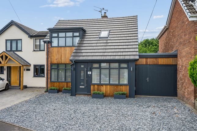 3 bed property, in School Close, £400,000