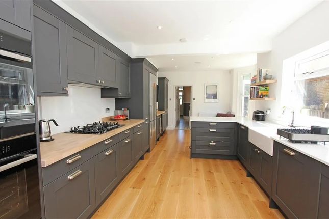 4 bed property, in Avondale Road, £785,000