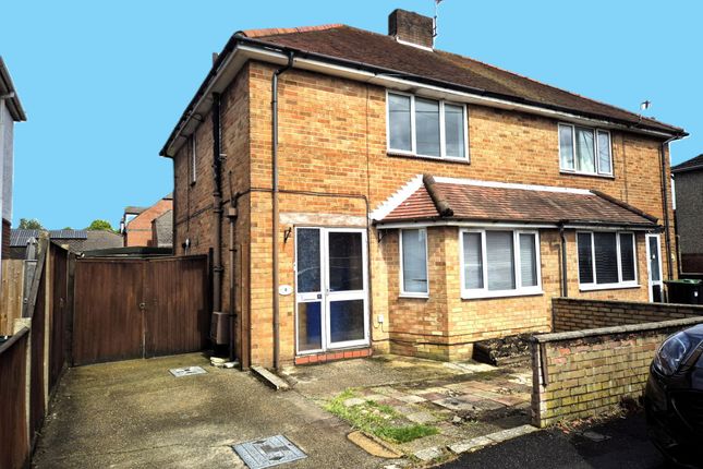 2 bed property, in Brokenford Avenue, £230,000