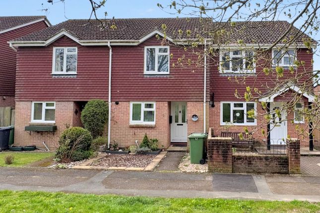 2 bed property, in Campion Close Lindford, £305,000