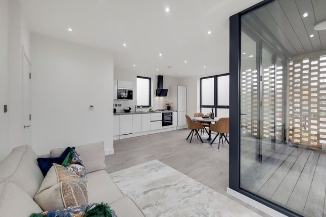 1 bed property, in Instone Road, £240,000