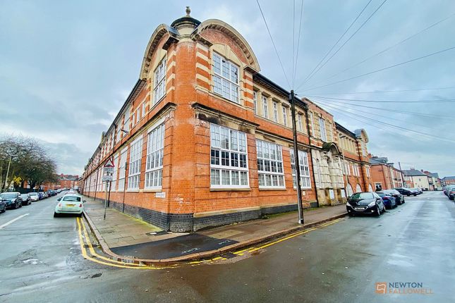 10 bed property, in Tudor Studios, £275,000