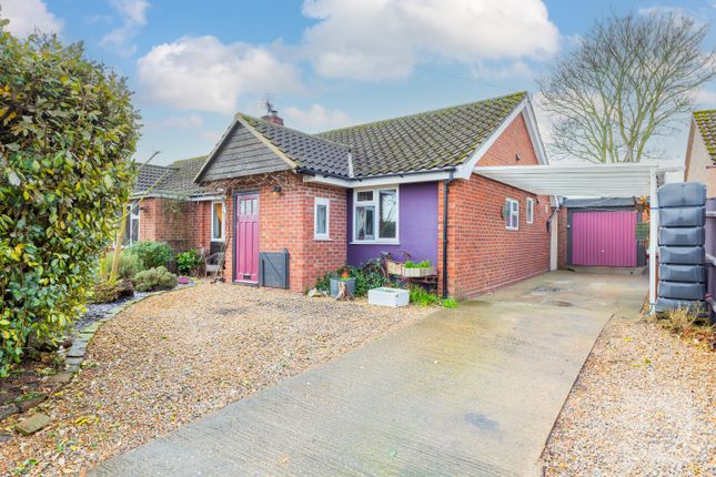 2 bed property, in Willow Way, £270,000