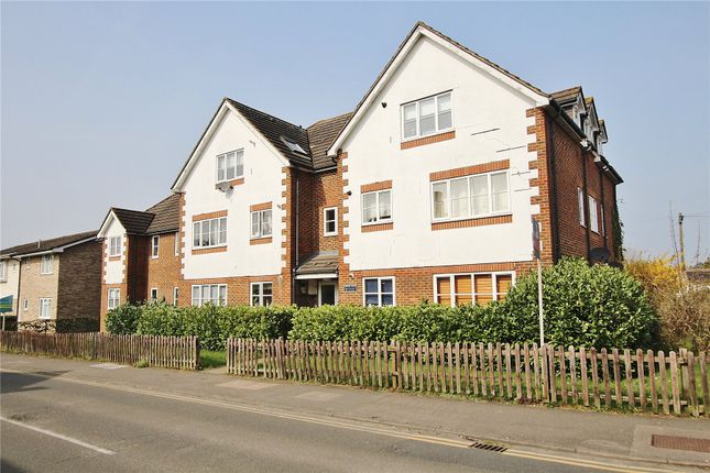 1 bed property, in Knaphill, £175,000