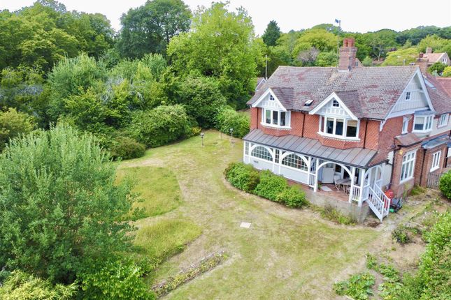 5 bed property, in Forewood Lane, £975,000