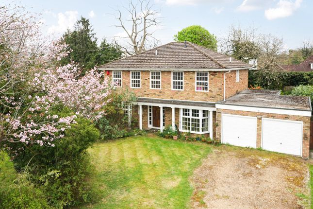 5 bed property, in Southcote Way, £825,000