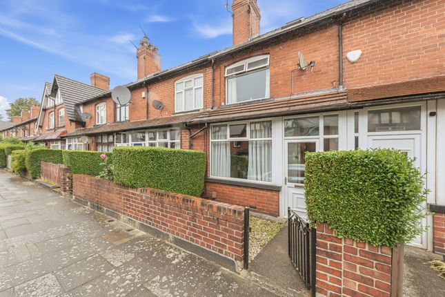 3 bed property, in Cross Flatts Row, £150,000