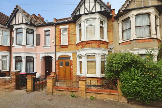 3 bed property, in Westcliff Park Drive, £300,000