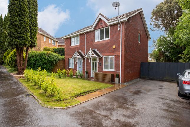 2 bed property, in Hollington Drive, £260,000