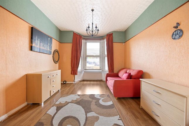 3 bed property, in Gladding Road, £650,000
