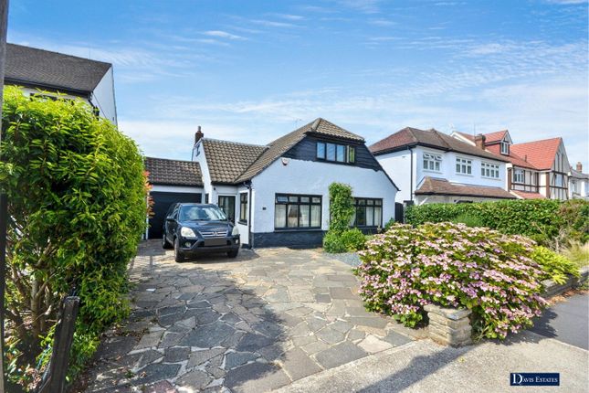 3 bed property, in Great Nelmes Chase, £800,000