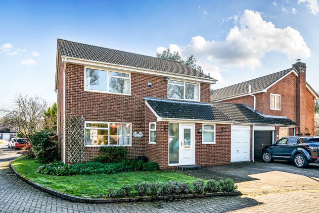 4 bed property, in Kestrel Close, £450,000