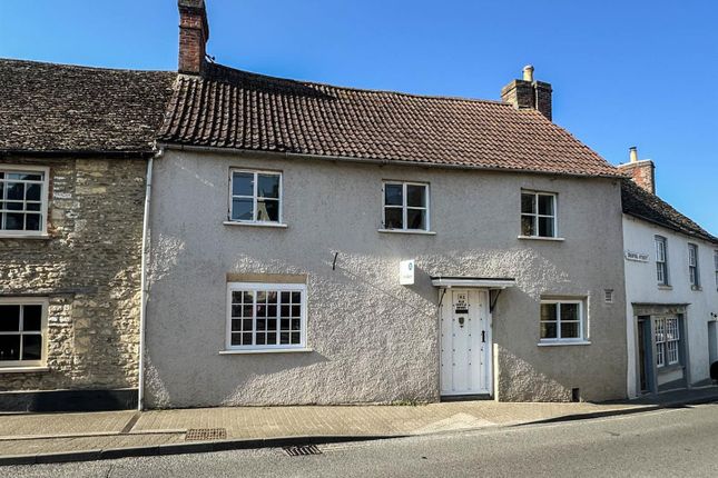 4 bed property, in The Triangle, £475,000