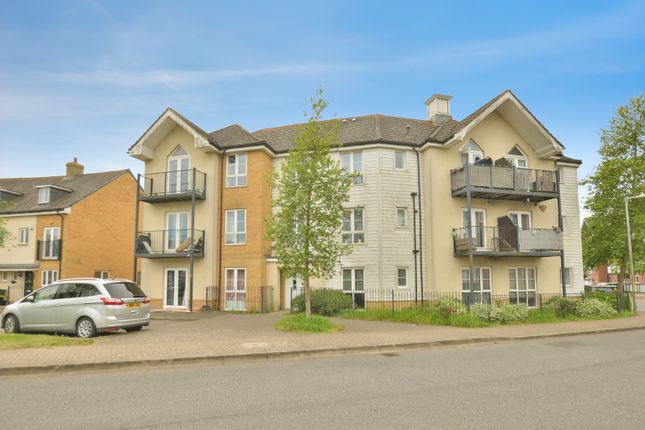 2 bed property, in Laurens Van Der Post Way, £200,000