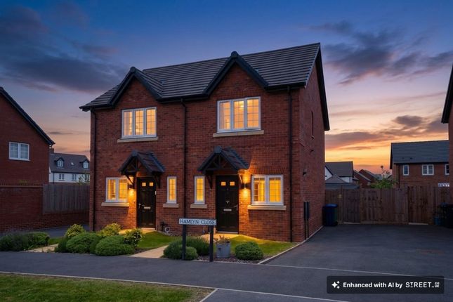 2 bed property, in Hamlyn Close, £290,000