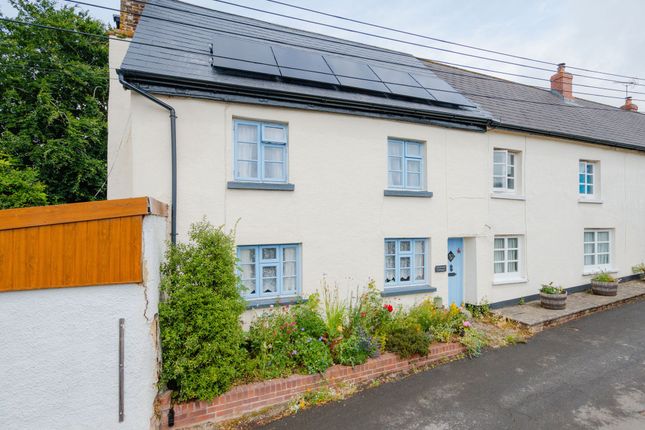 2 bed property, in The Green, £320,000
