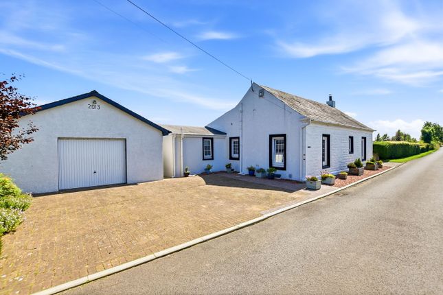 2 bed property, in Dunlop KA3, £295,000