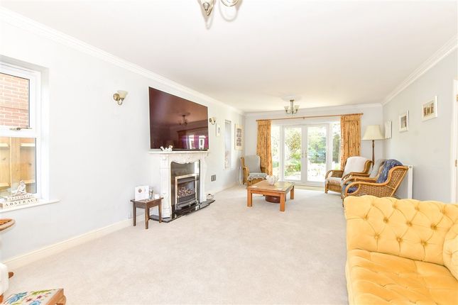 4 bed property, in St. Andrew's Lane, £700,000