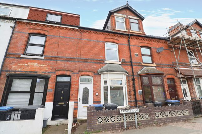 2 bed property, in Trinity Lane, £150,000