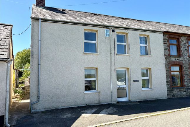 3 bed property, in Saron, £110,000