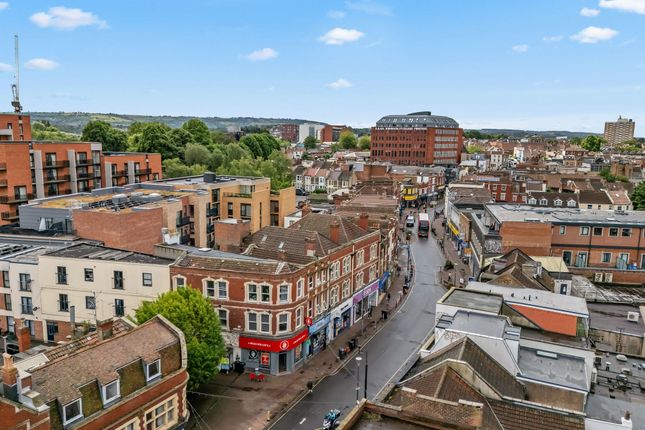 1 bed property, in East Street, £160,000