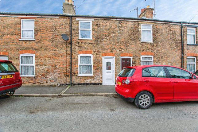 2 bed property, in Queen Street, £137,000