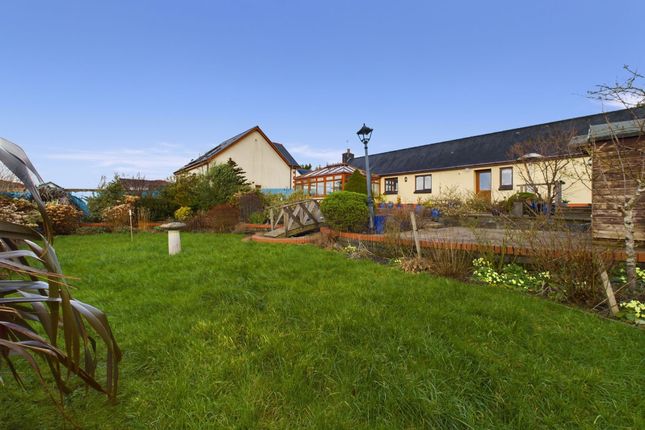 5 bed property, in Redstone Road, £495,000