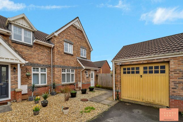 3 bed property, in Stryd Hywel Harris, £250,000